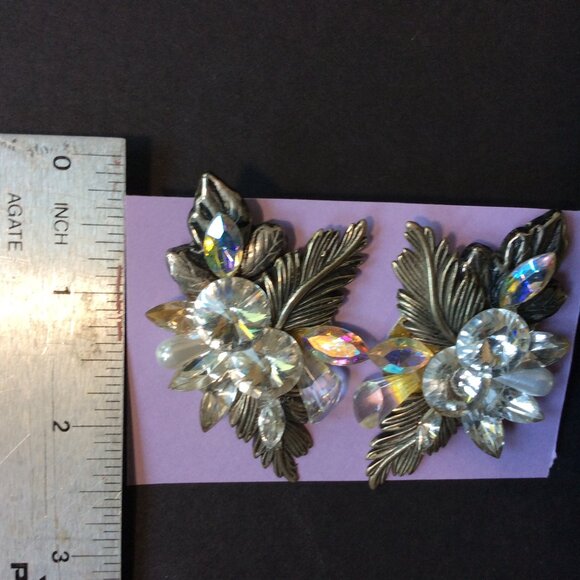 Channeling '80s glam with these Earrings Vintage Jewels! #RetroVibes #80sStyle - Picture 2 of 3